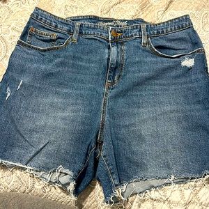 Universal Thread Boyfriend Shorts Size 16W good condition -Distressed hems look